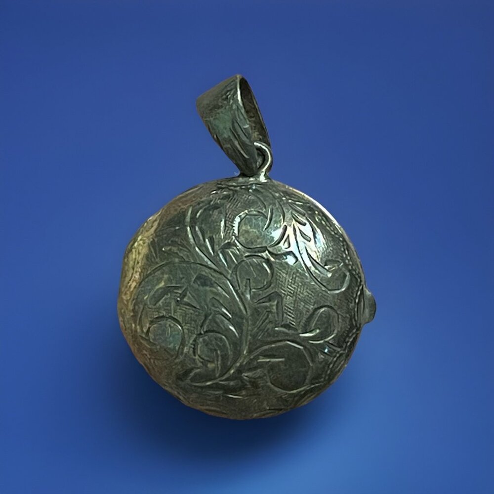 Vintage Sterling Silver SIAM Etched Photo Locket Pendant